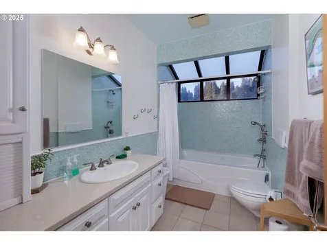 1300 Indian Creek Road Hood River OR 97031