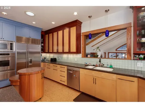 1300 Indian Creek Road Hood River OR 97031