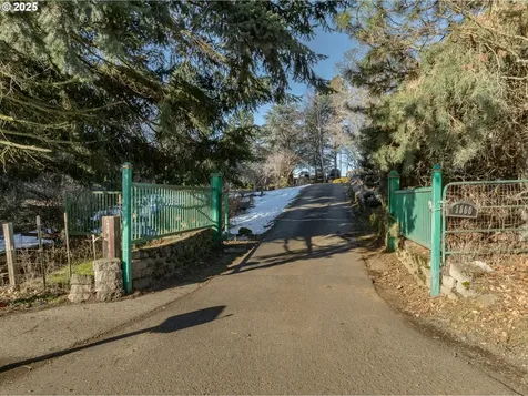 1300 Indian Creek Road Hood River OR 97031