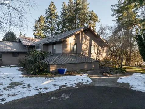 1300 Indian Creek Road Hood River OR 97031