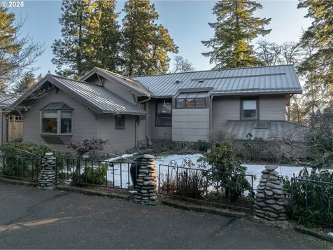 1300 Indian Creek Road Hood River OR 97031