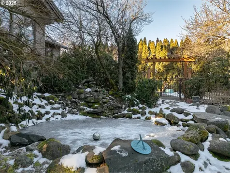 1300 Indian Creek Road Hood River OR 97031