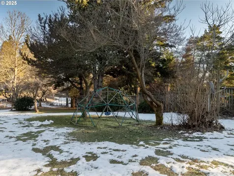 1300 Indian Creek Road Hood River OR 97031
