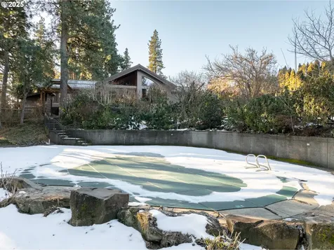 1300 Indian Creek Road Hood River OR 97031