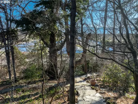 1300 Indian Creek Road Hood River OR 97031