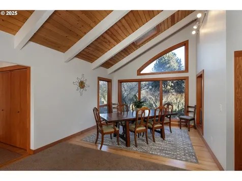 1300 Indian Creek Road Hood River OR 97031