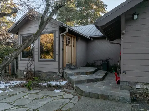 1300 Indian Creek Road Hood River OR 97031
