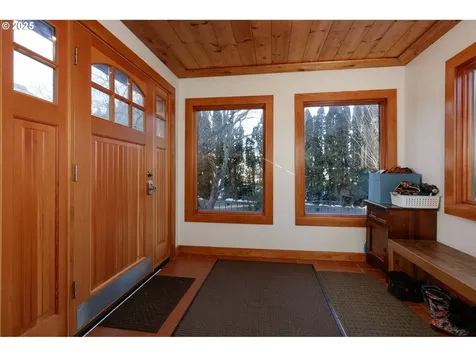 1300 Indian Creek Road Hood River OR 97031