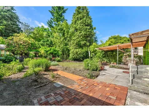4650 NE Simpson Street Portland OR 97218