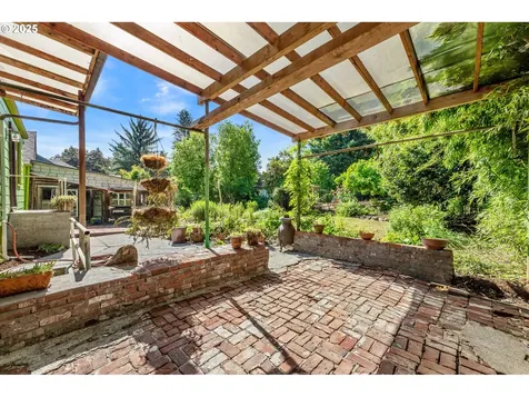 4650 NE Simpson Street Portland OR 97218