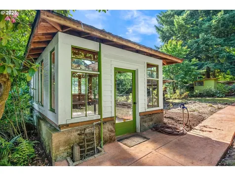 4650 NE Simpson Street Portland OR 97218