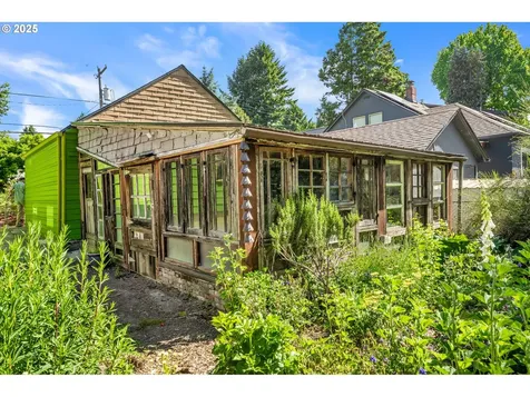 4650 NE Simpson Street Portland OR 97218