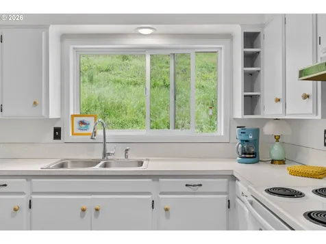 24215 NE Happy Hill Lane Newberg OR 97132