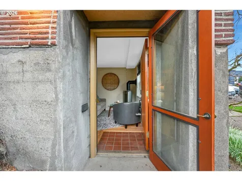 2025 SE Caruthers Street Portland OR 97214