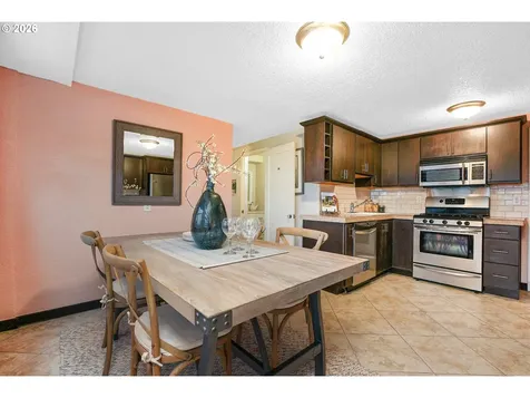 2025 SE Caruthers Street Portland OR 97214
