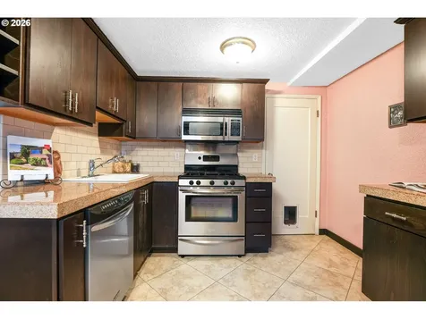 2025 SE Caruthers Street Portland OR 97214
