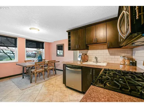 2025 SE Caruthers Street Portland OR 97214
