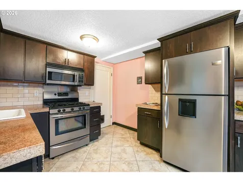 2025 SE Caruthers Street Portland OR 97214