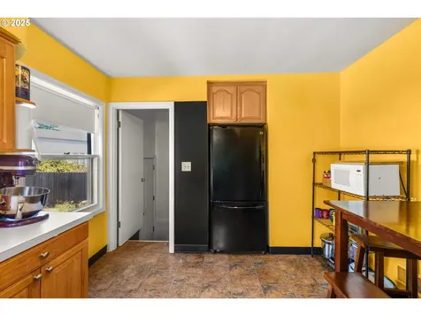 8605 NE Hassalo Street Portland OR 97220