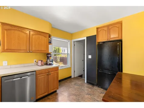 8605 NE Hassalo Street Portland OR 97220