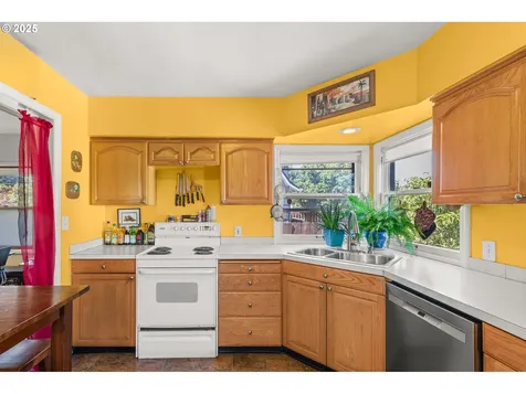 8605 NE Hassalo Street Portland OR 97220