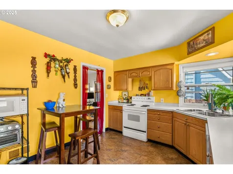 8605 NE Hassalo Street Portland OR 97220