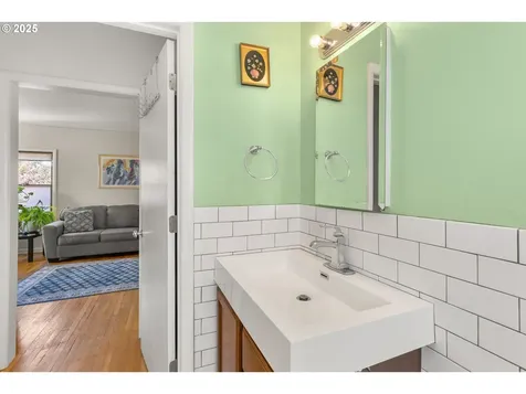 8605 NE Hassalo Street Portland OR 97220