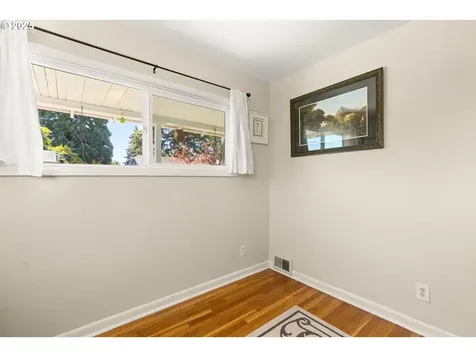 8605 NE Hassalo Street Portland OR 97220