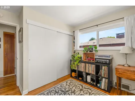 8605 NE Hassalo Street Portland OR 97220