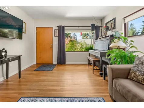 8605 NE Hassalo Street Portland OR 97220