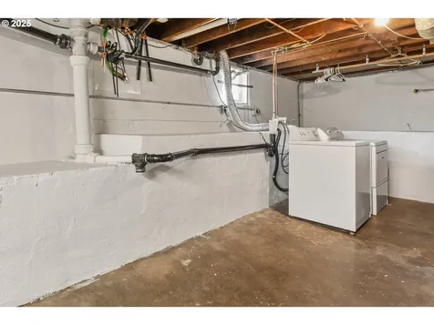 8605 NE Hassalo Street Portland OR 97220