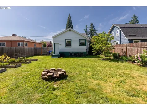 8605 NE Hassalo Street Portland OR 97220
