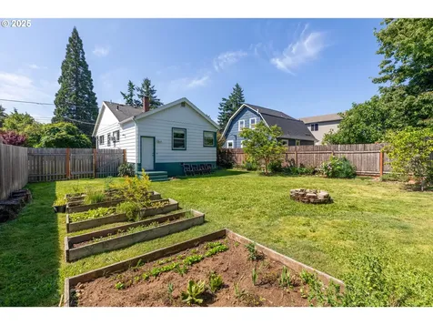 8605 NE Hassalo Street Portland OR 97220