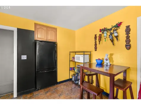 8605 NE Hassalo Street Portland OR 97220