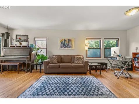 8605 NE Hassalo Street Portland OR 97220