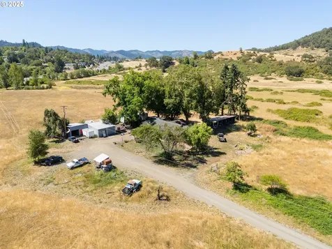 308 Helweg Road Winston OR 97496