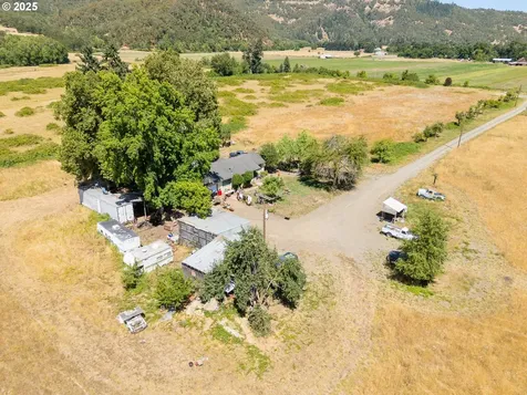 308 Helweg Road Winston OR 97496