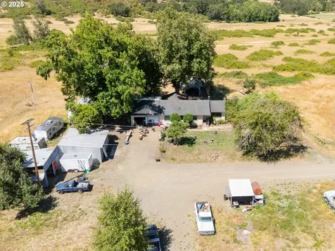 308 Helweg Road Winston OR 97496