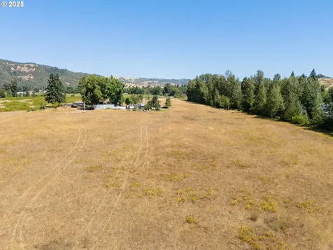 308 Helweg Road Winston OR 97496