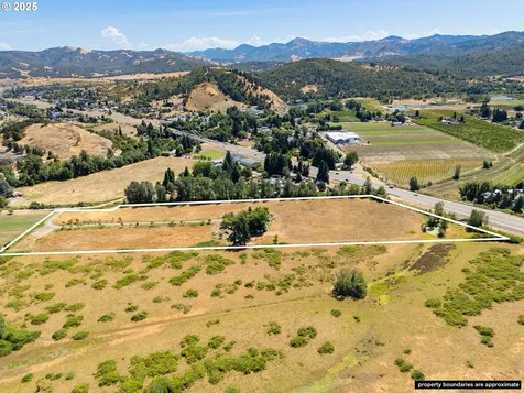 308 Helweg Road Winston OR 97496