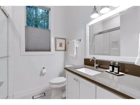 4440 Upper Drive Lake Oswego OR 97035