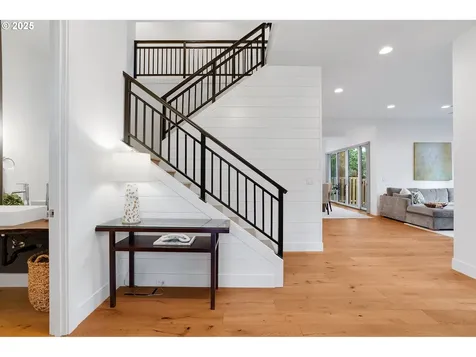 4440 Upper Drive Lake Oswego OR 97035