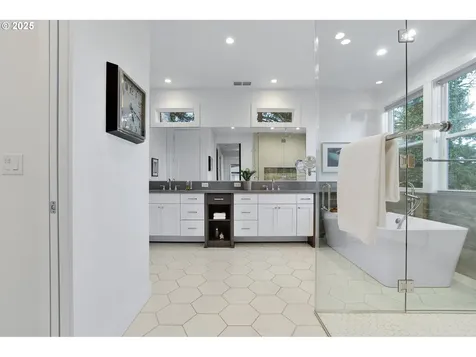 4440 Upper Drive Lake Oswego OR 97035