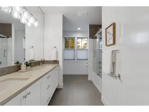 4440 Upper Drive Lake Oswego OR 97035