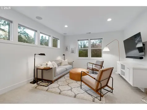 4440 Upper Drive Lake Oswego OR 97035