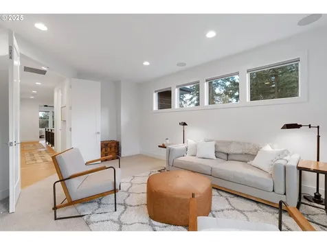 4440 Upper Drive Lake Oswego OR 97035