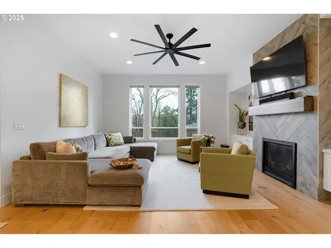 4440 Upper Drive Lake Oswego OR 97035
