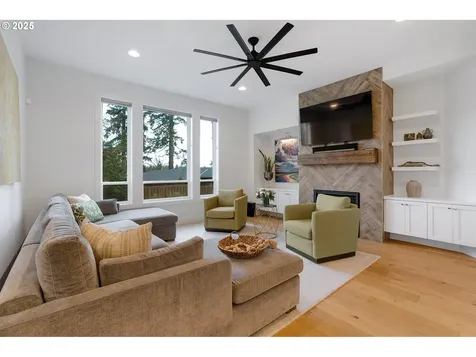 4440 Upper Drive Lake Oswego OR 97035