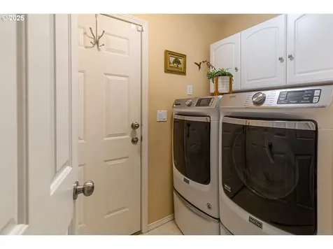 152 NE Autumnwood Terrace Hillsboro OR 97124