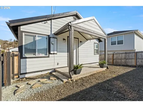 925 NE Cedar Street Roseburg OR 97470